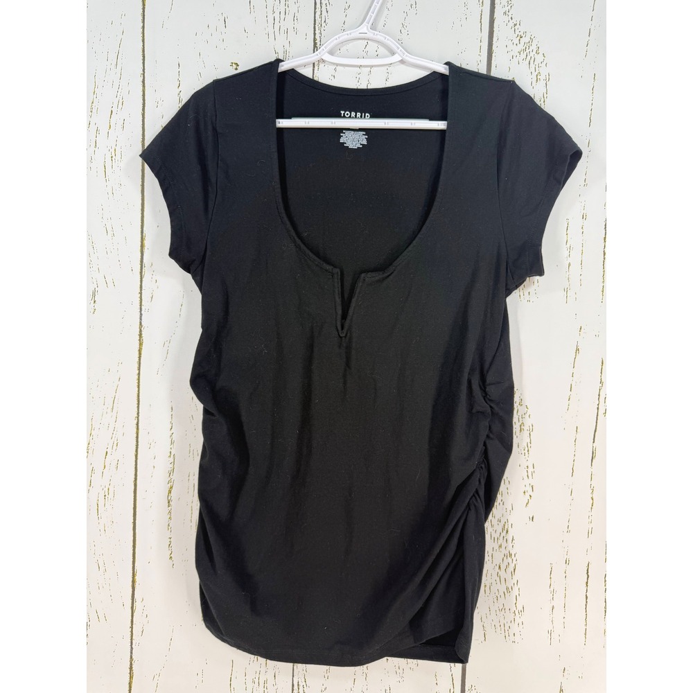 Torrid Womens Black Notched Scoop Neck Ruched Side Short Sleeve Tee Top Size 1